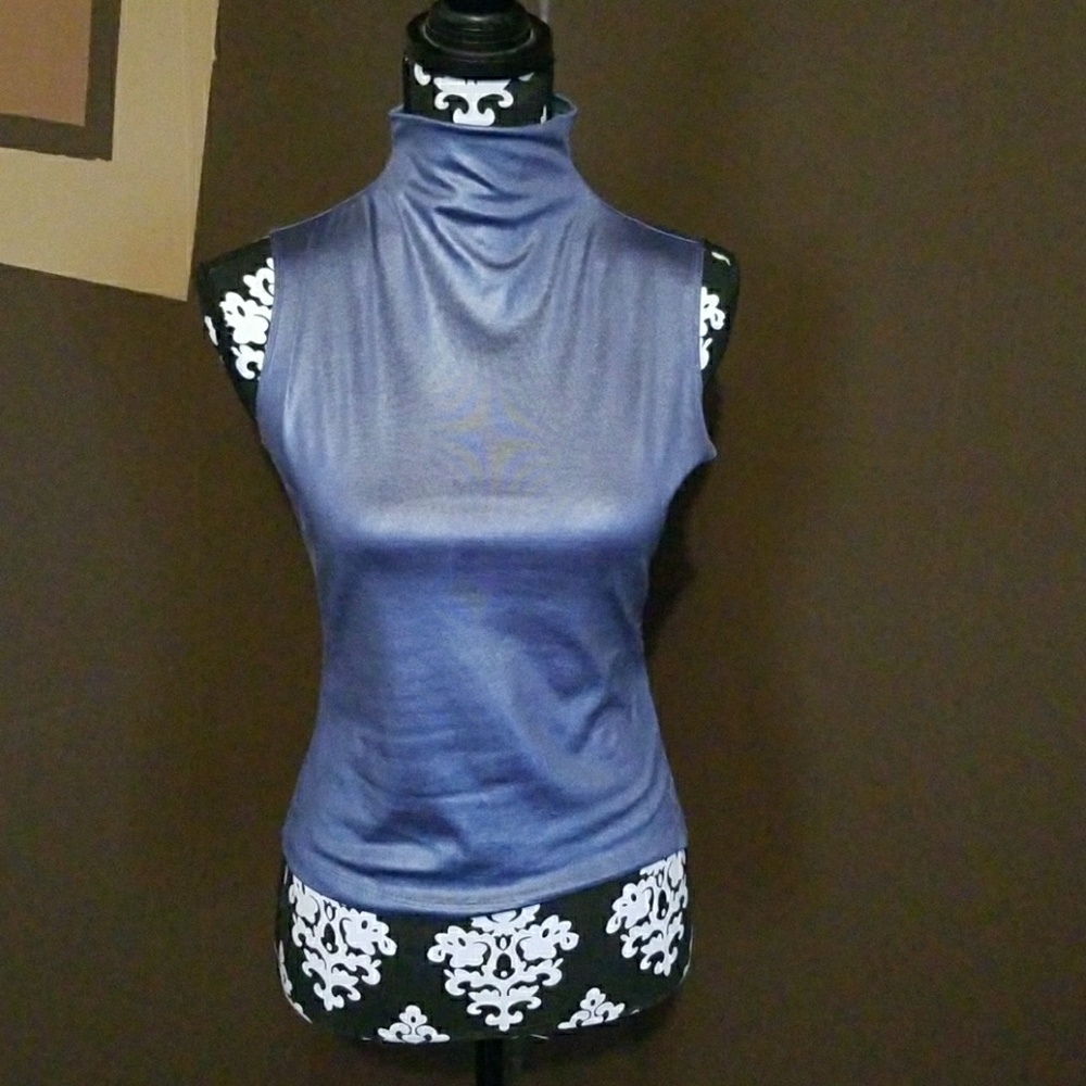 Sleeveless blue shirt